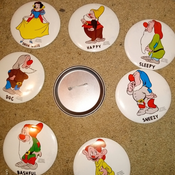 Snow White and the Seven Dwarfs - Picture 2 of 2